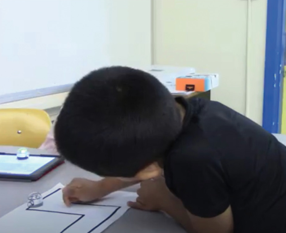 A student counts how many steps his robot must take to reach a checkpoint.