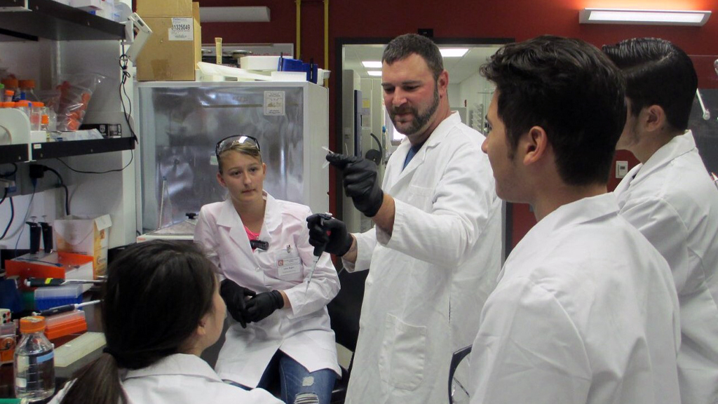 Using Cogenerative Dialogues to Improve High School Students’ Internships With Scientists