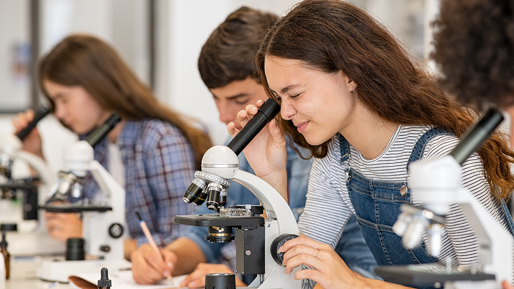 Why Teaching Science to Girls Now Is More Important Than Ever