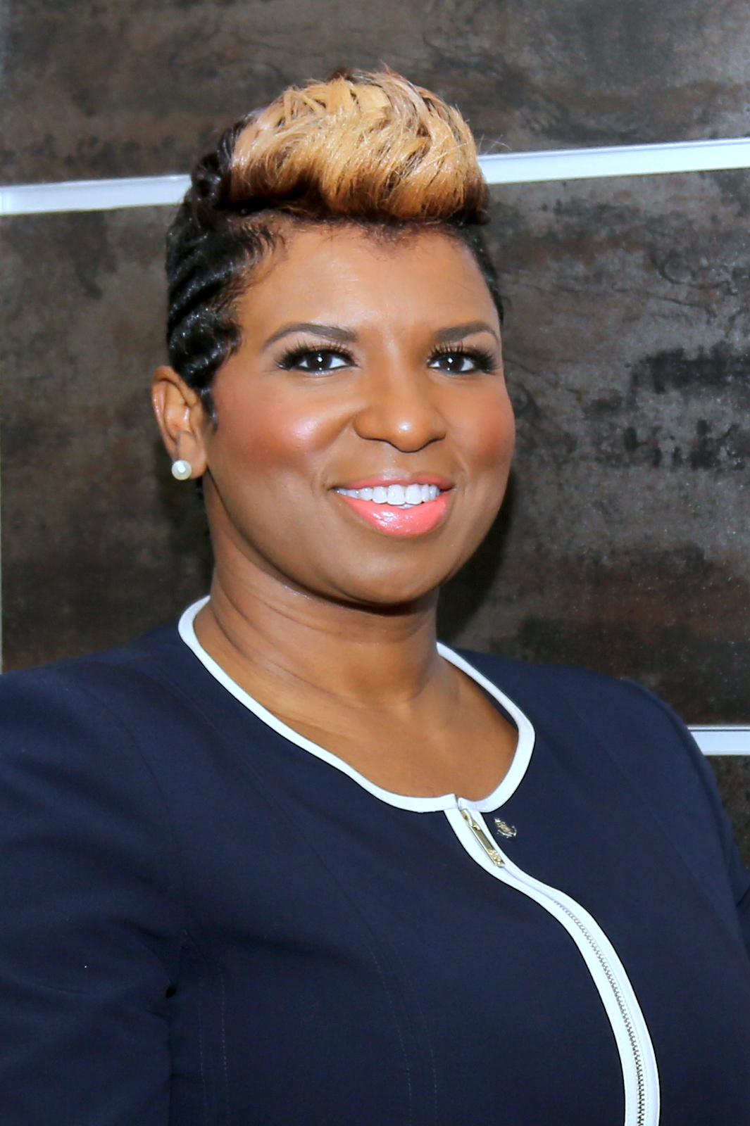 headshot of Valerie Bennett