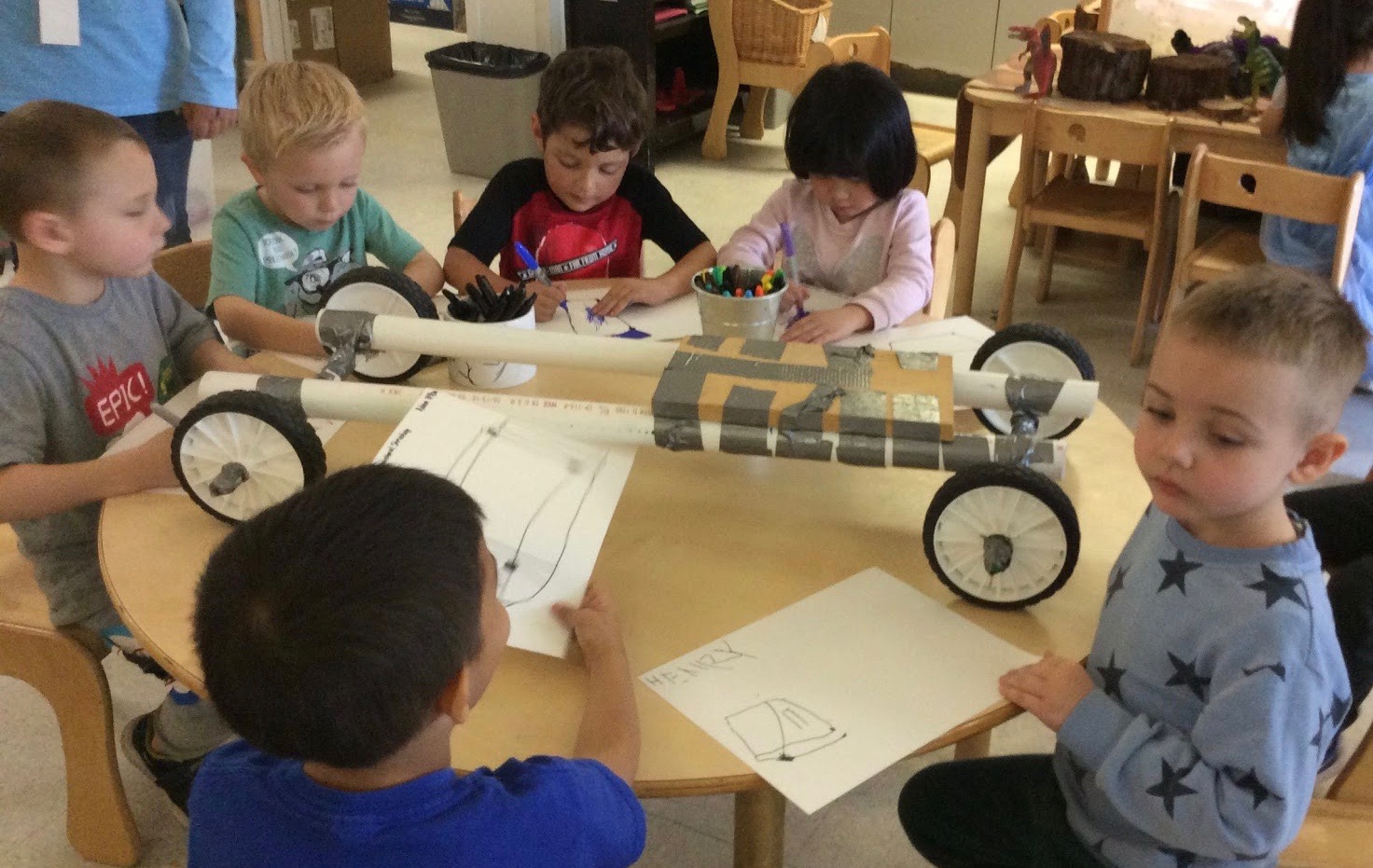 Children began to design for a stronger big car.