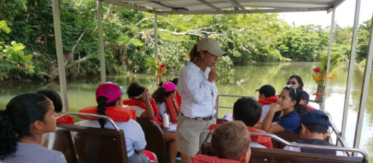 Figure 3 Photo of a boat tour along the Espíritu Santo River.